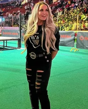 Trish Stratus / trishstratuscom nude photo #0912