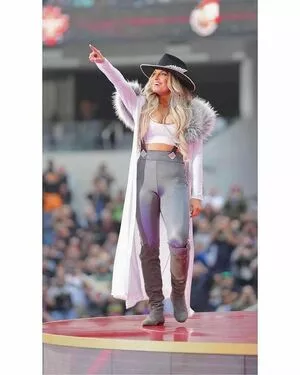 Trish Stratus / trishstratuscom nude photo #0920