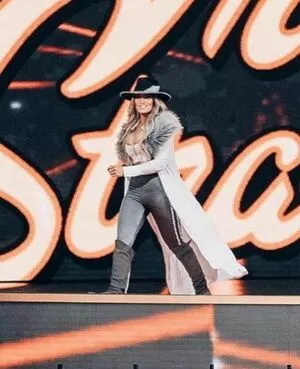 Trish Stratus / trishstratuscom nude photo #0925