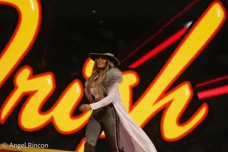 Trish Stratus / trishstratuscom nude photo #0929