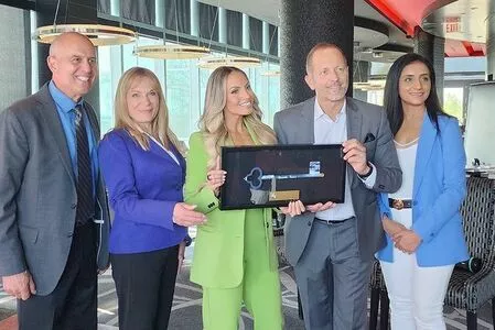 Trish Stratus / trishstratuscom nude photo #0996