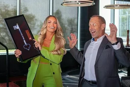 Trish Stratus / trishstratuscom nude photo #0997