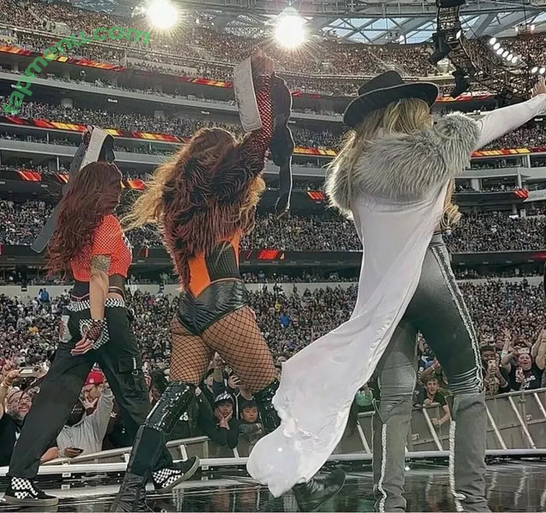 Trish Stratus nude photo #0875 (trishstratuscom)