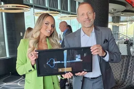 Trish Stratus / trishstratuscom nude photo #1002