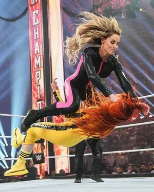 Trish Stratus / trishstratuscom nude photo #1032