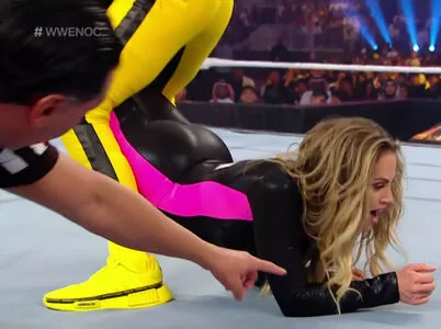 Trish Stratus / trishstratuscom nude photo #1038