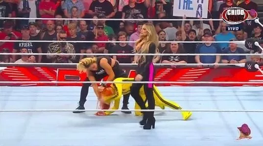 Trish Stratus / trishstratuscom nude photo #1043