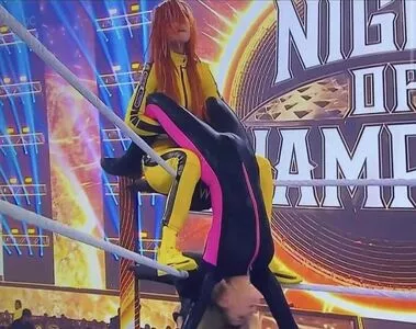 Trish Stratus / trishstratuscom nude photo #1054