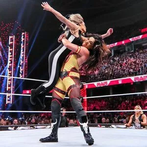 Trish Stratus / trishstratuscom nude photo #1085