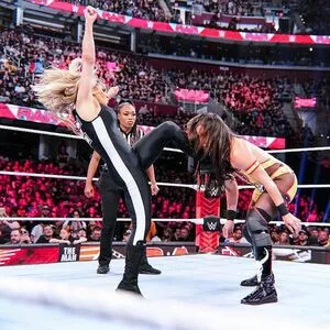 Trish Stratus / trishstratuscom nude photo #1089