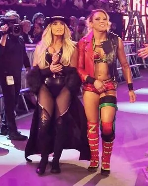 Trish Stratus / trishstratuscom nude photo #1110