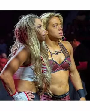 Trish Stratus / trishstratuscom nude photo #1166