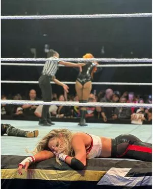 Trish Stratus / trishstratuscom nude photo #1177