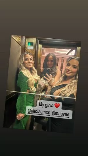 Trish Stratus / trishstratuscom nude photo #1275