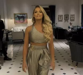 Trish Stratus / trishstratuscom nude photo #1297