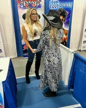 Trish Stratus / trishstratuscom nude photo #1316