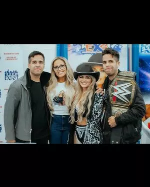 Trish Stratus / trishstratuscom nude photo #1327