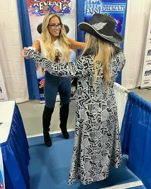 Trish Stratus / trishstratuscom nude photo #1330