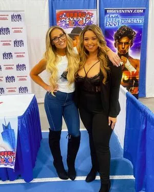 Trish Stratus / trishstratuscom nude photo #1333