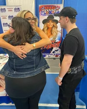 Trish Stratus / trishstratuscom nude photo #1353