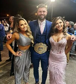 Trish Stratus / trishstratuscom nude photo #1358