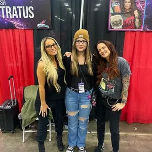 Trish Stratus / trishstratuscom nude photo #1427