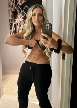 Trish Stratus / trishstratuscom nude photo #1487