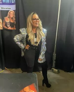 Trish Stratus / trishstratuscom nude photo #1529