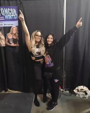 Trish Stratus / trishstratuscom nude photo #1547