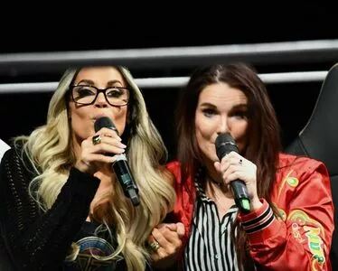 Trish Stratus / trishstratuscom nude photo #1574