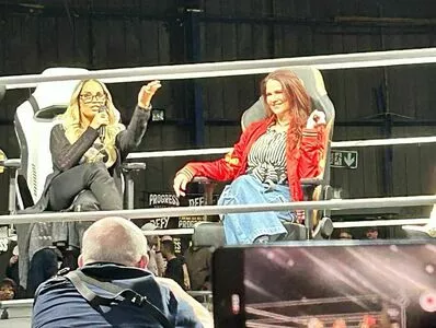 Trish Stratus / trishstratuscom nude photo #1580