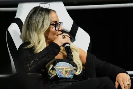 Trish Stratus / trishstratuscom nude photo #1586