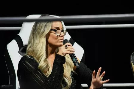 Trish Stratus / trishstratuscom nude photo #1597