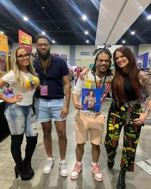 Trish Stratus / trishstratuscom nude photo #1639