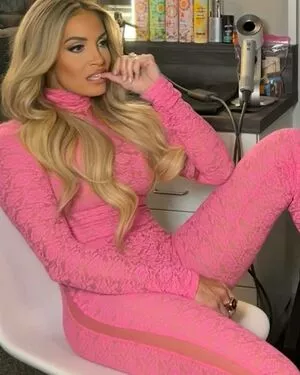 Trish Stratus / trishstratuscom nude photo #1653