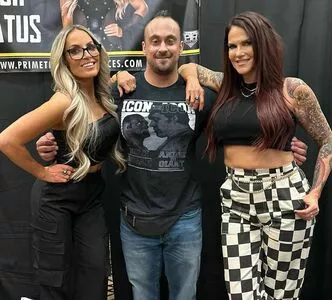 Trish Stratus / trishstratuscom nude photo #1695