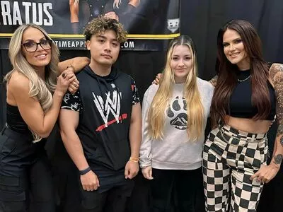 Trish Stratus / trishstratuscom nude photo #1738