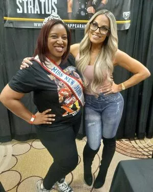 Trish Stratus / trishstratuscom nude photo #1739