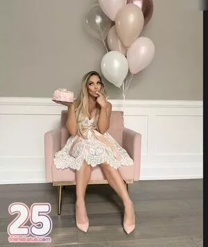 Trish Stratus / trishstratuscom nude photo #1897