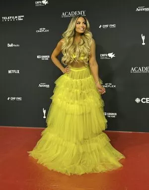 Trish Stratus / trishstratuscom nude photo #1947