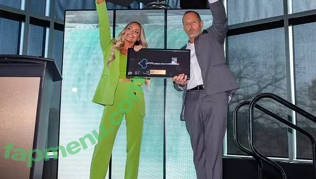 Trish Stratus nude photo #1001 (trishstratuscom)