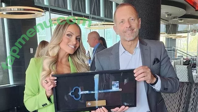 Trish Stratus nude photo #1002 (trishstratuscom)