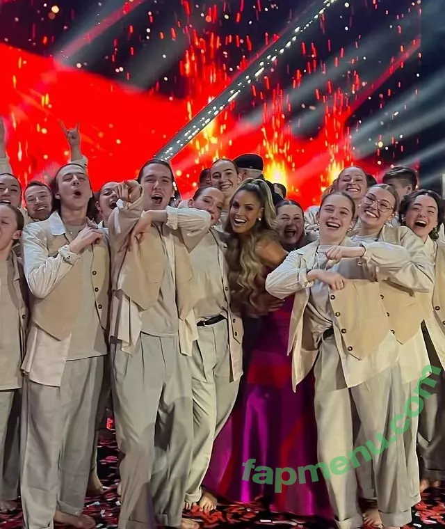 Trish Stratus nude photo #1011 (trishstratuscom)