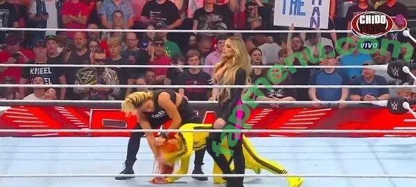 Trish Stratus nude photo #1043 (trishstratuscom)