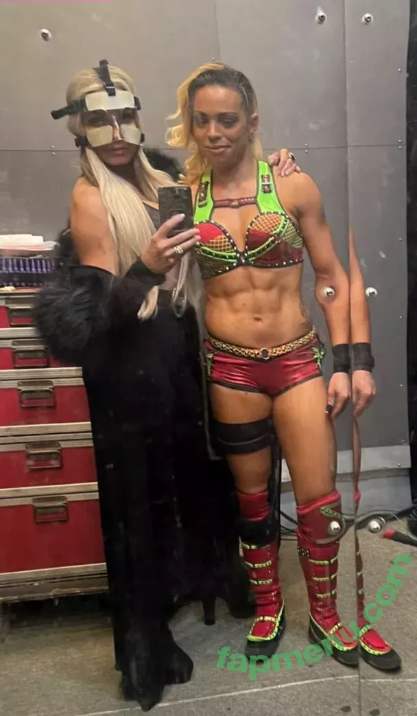 Trish Stratus nude photo #1123 (trishstratuscom)