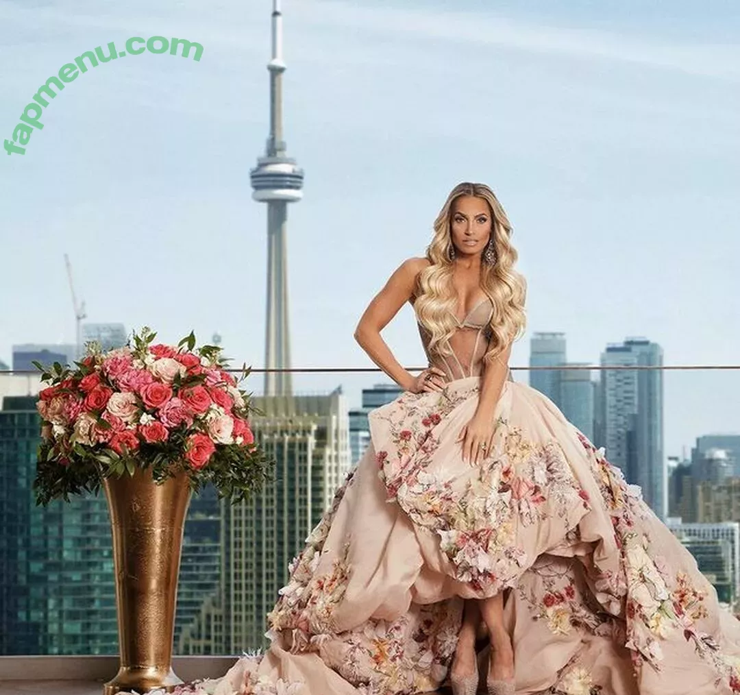 Trish Stratus nude photo #1134 (trishstratuscom)