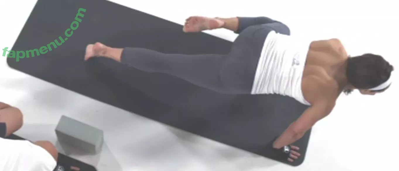 Trish Stratus nude photo #1228 (trishstratuscom)