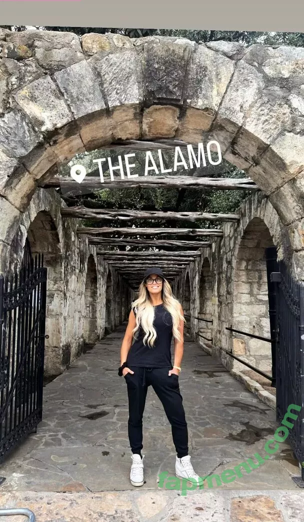 Trish Stratus nude photo #1253 (trishstratuscom)