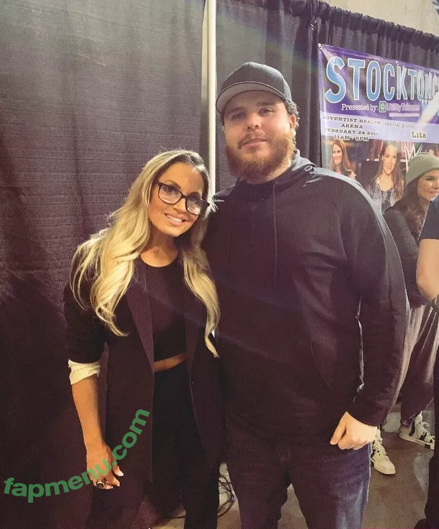 Trish Stratus nude photo #1540 (trishstratuscom)