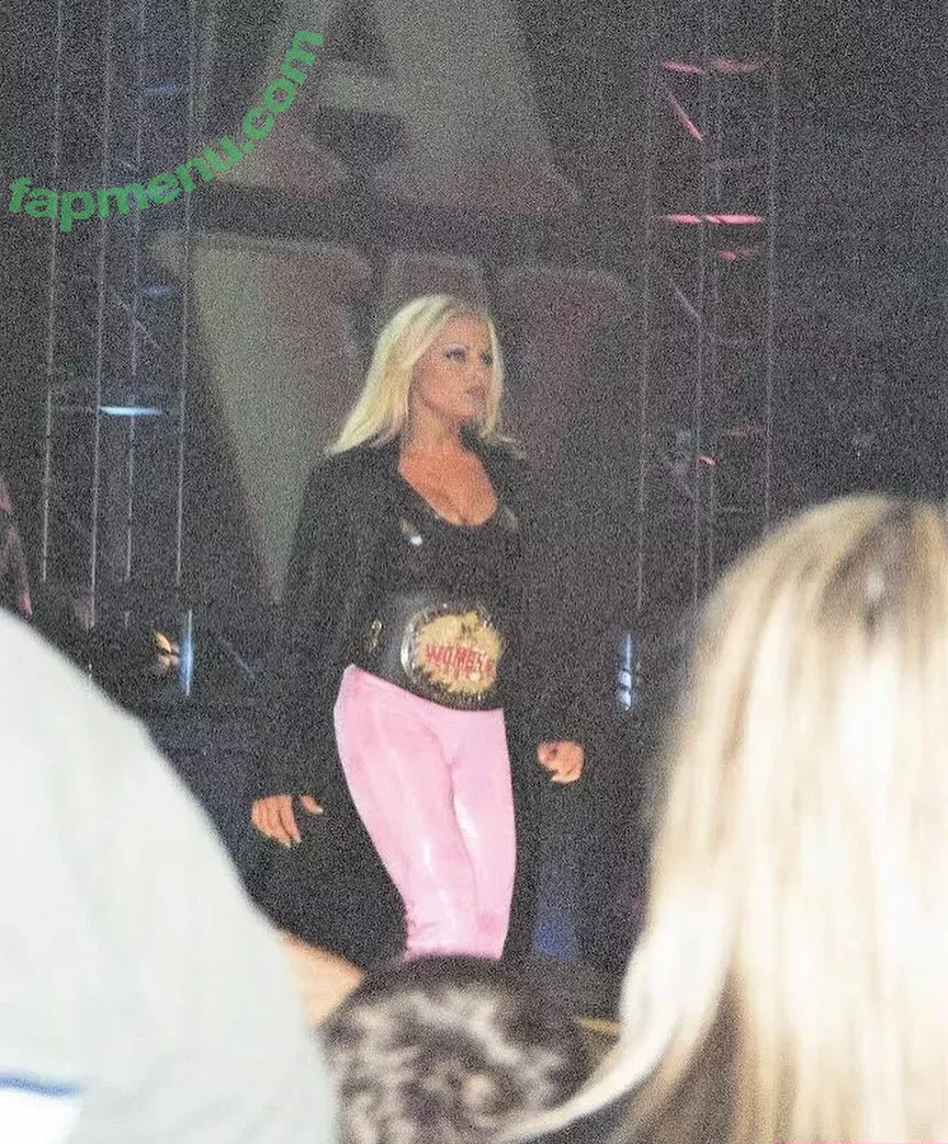 Trish Stratus nude photo #1667 (trishstratuscom)